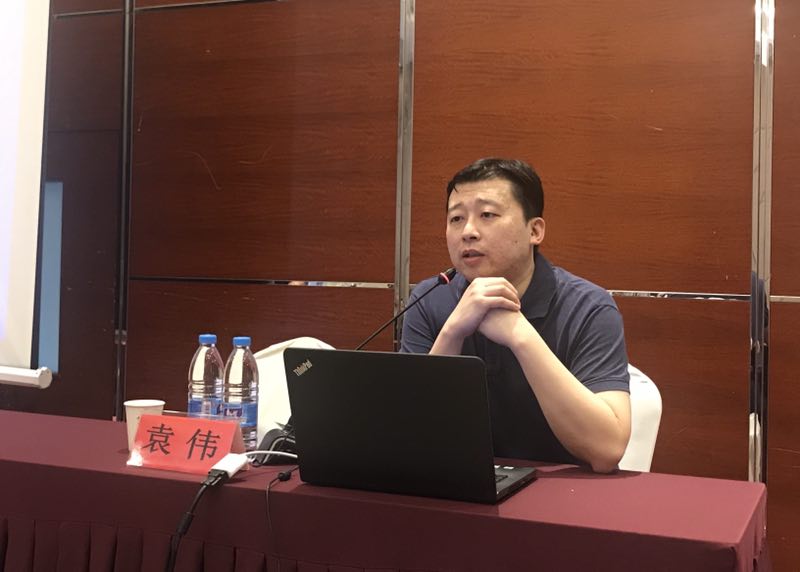 袁伟法官在授课